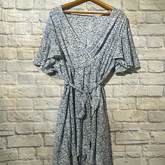 SHEIN Dresses & Skirts - SHEIN Curve White Faux Wrap Dress Blue Flowers 1X